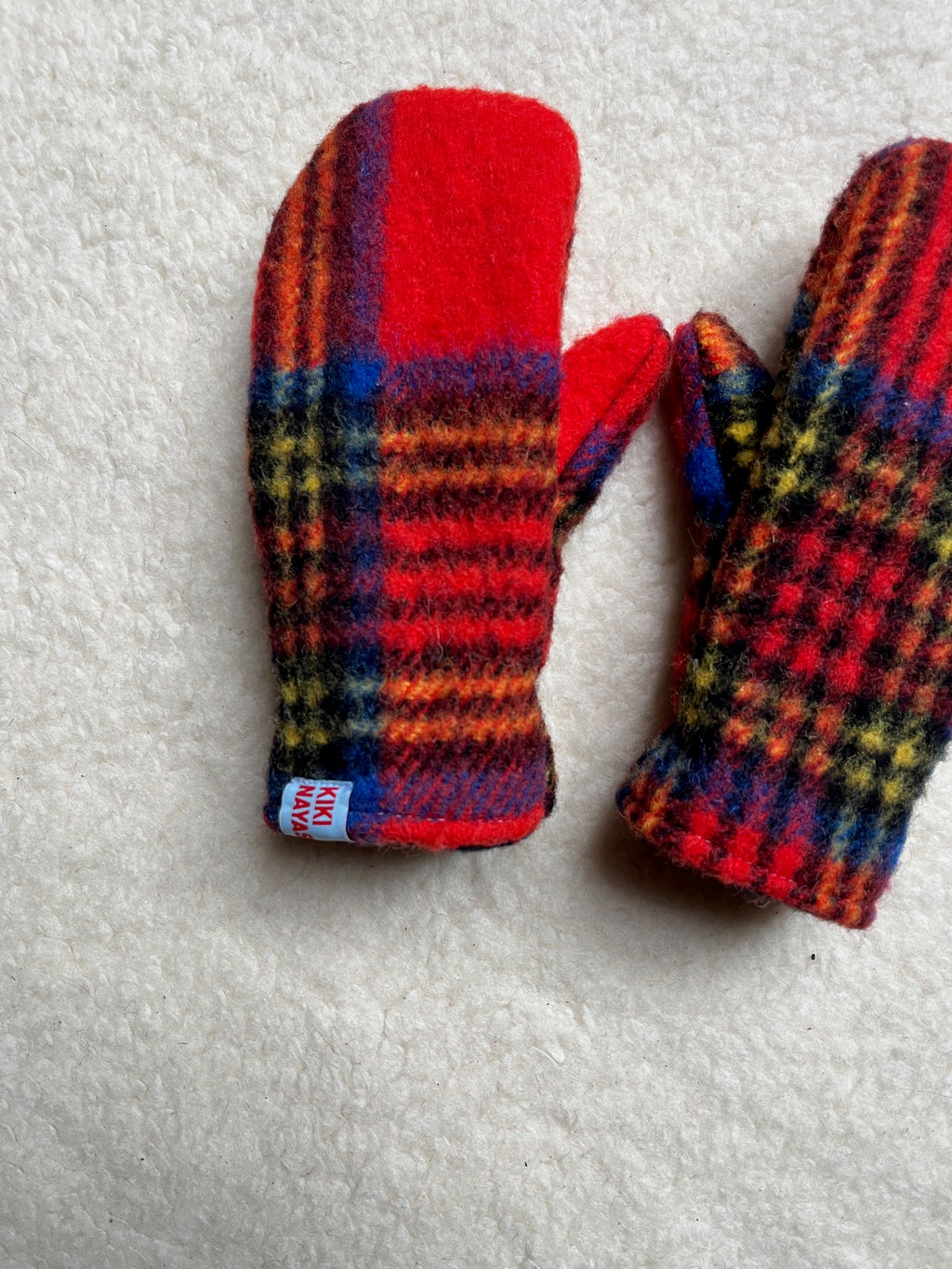 Moufles upcyclées en laine tartan