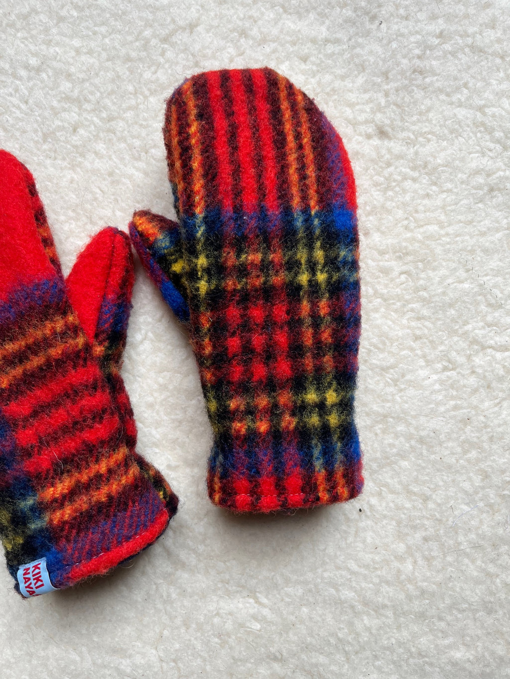 Moufles upcyclées en laine tartan