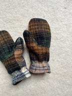 Moufles upcyclées en laine tartan